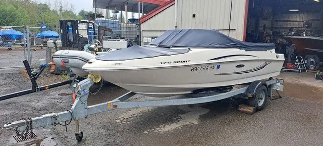 Slide: The Image of Sea Ray 175 Sport 2010 - 18