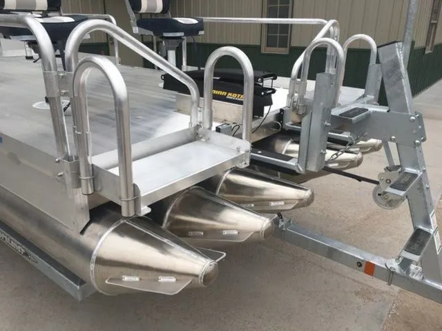 Slide: The Image of Hotwoods Pontoons Aluma Sport 716 2026 - 7