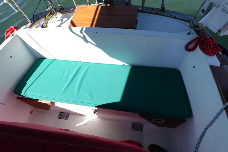 Slide: The Image of 1978 Morgan 382 sailboat cockpit with green cushion and red rope. - 80