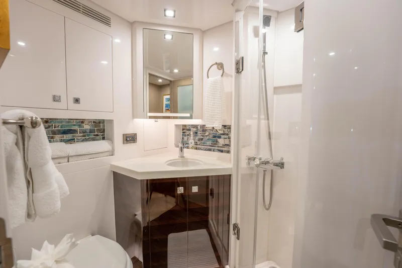 Slide: The Image of Luxurious Horizon yacht bathroom, 2021 model, featuring modern fixtures and elegant design. - 41