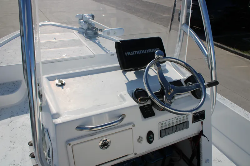 Slide: The Image of 2008 Shallow Sport 24 Modified V boat console with steering wheel and Humminbird display. - 9