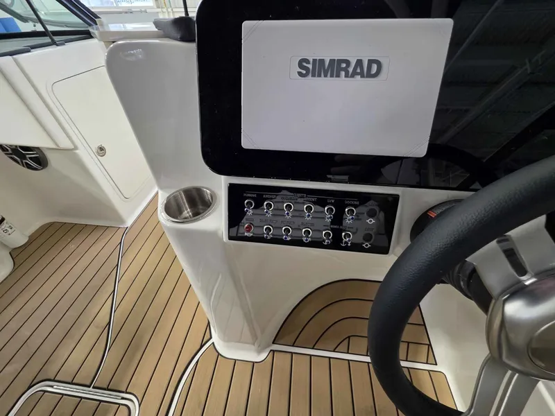 Slide: The Image of Sea Ray SDX 270 2026 - 11