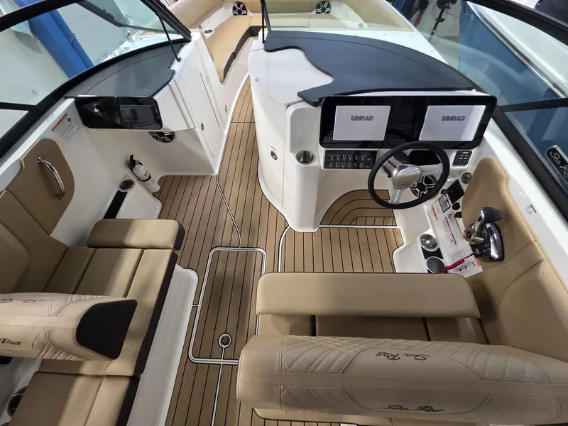 Slide: The Image of Sea Ray SDX 270 2026 - 12