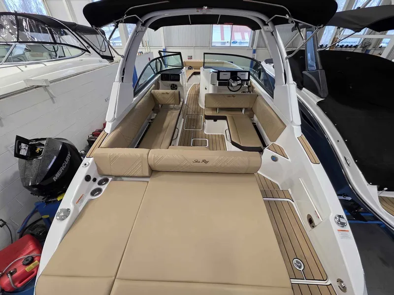 Slide: The Image of Sea Ray SDX 270 2026 - 4