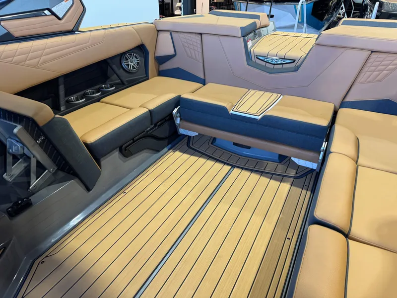 Slide: The Image of Nautique Super Air Nautique S23 2026 - 16