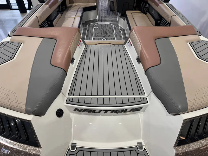 Slide: The Image of Nautique Super Air Nautique G25 2018 - 10