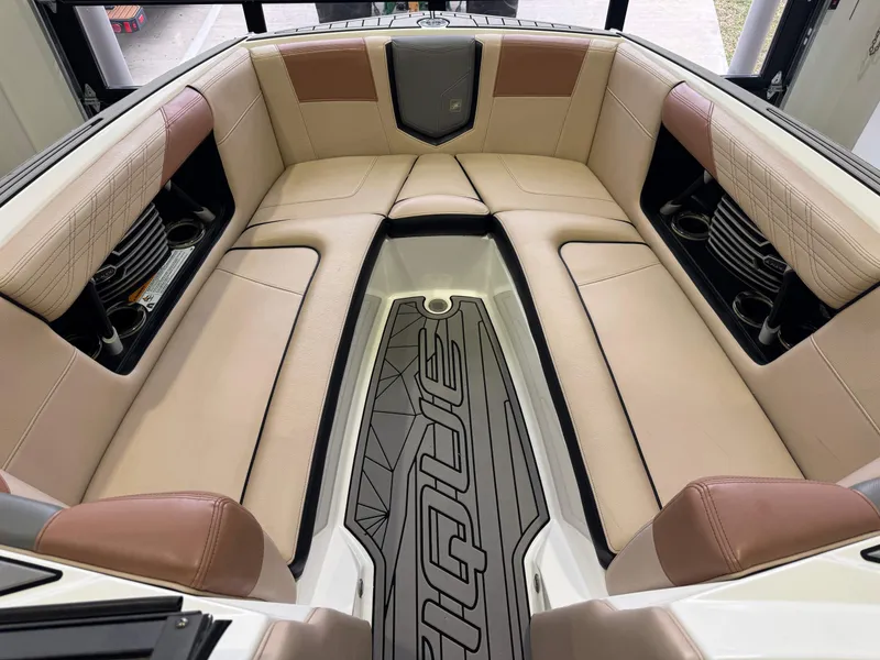 Slide: The Image of Nautique Super Air Nautique G25 2018 - 17