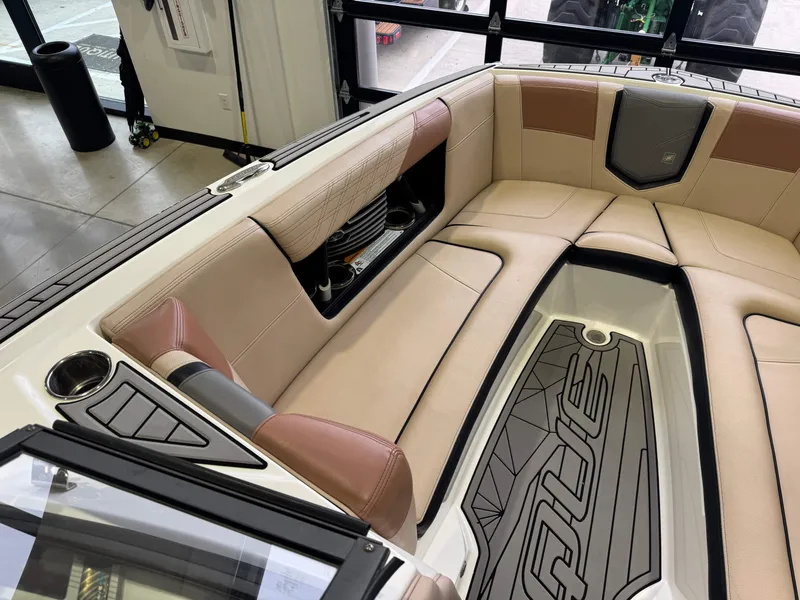 Slide: The Image of Nautique Super Air Nautique G25 2018 - 19