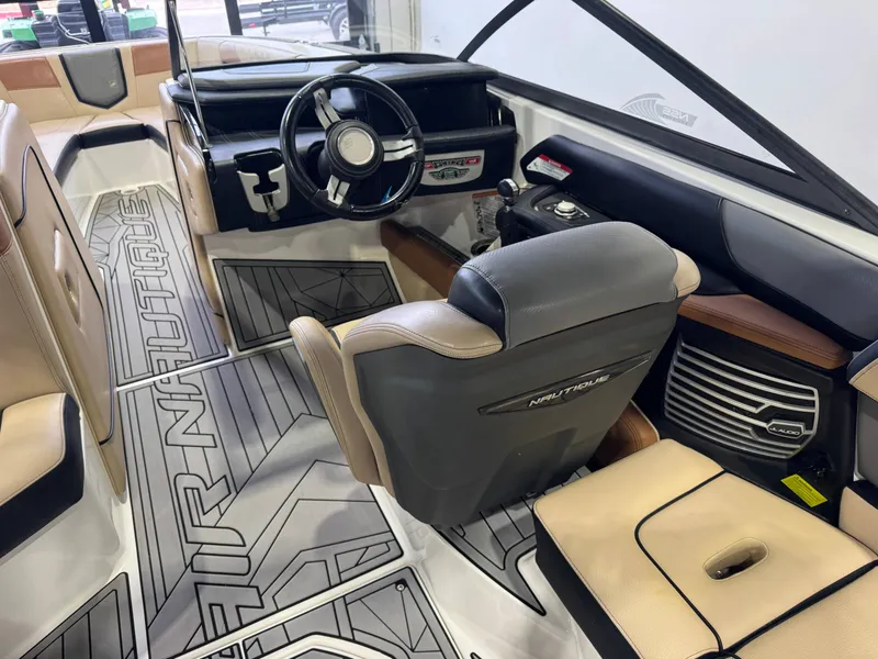 Slide: The Image of Nautique Super Air Nautique G25 2018 - 24