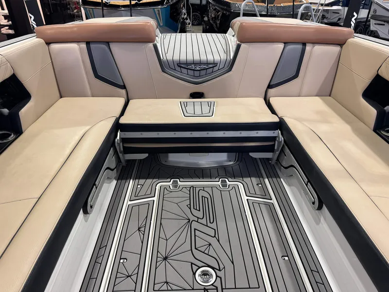 Slide: The Image of Nautique Super Air Nautique G25 2018 - 27