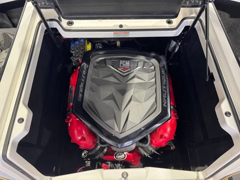 Slide: The Image of Nautique Super Air Nautique G25 2018 - 28