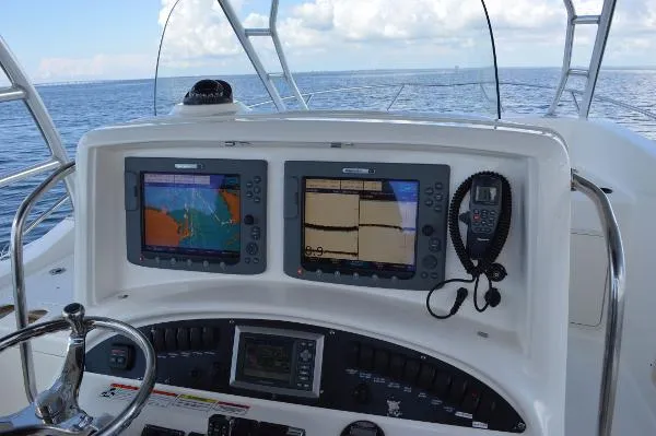Slide: The Image of Boston Whaler 320 Outrage Cuddy Cabin 2008 - 6