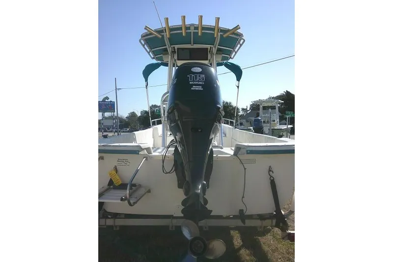 Slide: The Image of 2005 Sundance B22CX boat with Suzuki 115 outboard motor, rear view. - 7