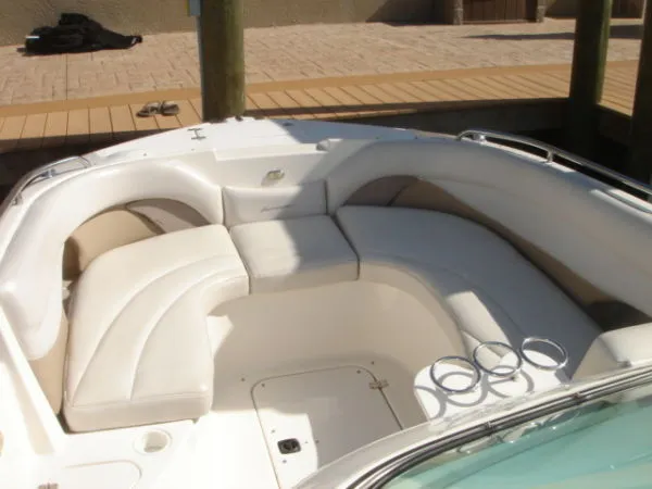 Slide: The Image of Godfrey Hurricane 26 SUNDECK TWIN 150 4 STROKE YAMAHAS 2005 - 4