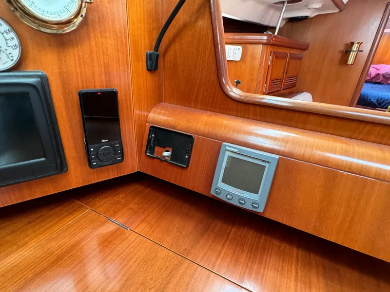Slide: The Image of Interior of 2001 Beneteau Oceanis Clipper 473 yacht with navigation instruments. - 20