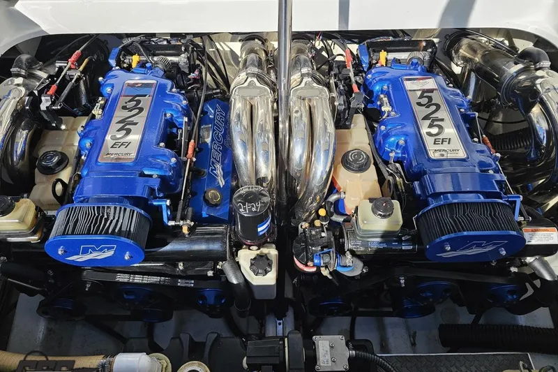 Slide: The Image of Twin Mercury 525 EFI engines in a 2009 Formula 353 FASTech boat. - 95