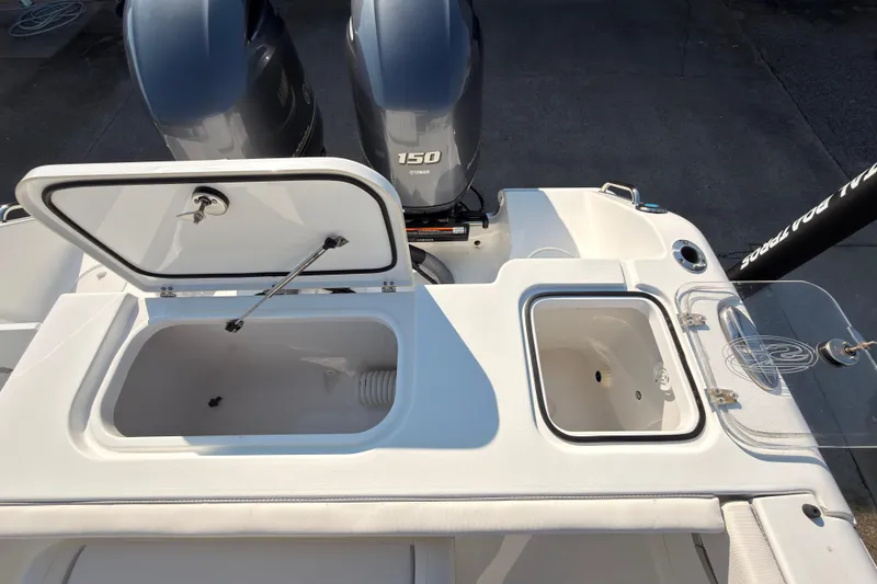 Slide: The Image of Minn Kota Riptide motor on 2023 Sea Hunt Gamefish 25 boat. - 25