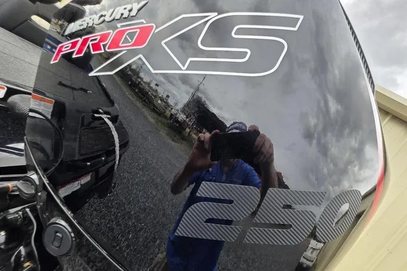 Slide: The Image of Reflection on Mercury Pro XS 250 engine of 2026 Nitro Z20 XL Pro boat. - 7