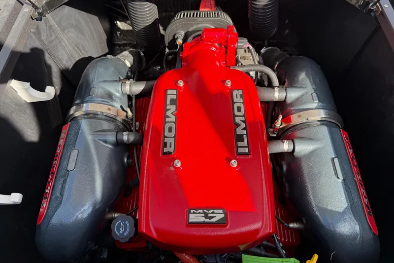 Slide: The Image of 2014 MasterCraft X30 engine, Ilmor MV8 5.7, red and gray components. - 27