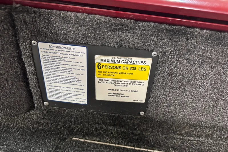 Slide: The Image of 2018 Tracker Pro Guide V-175 Combo capacity plate, 6 persons or 838 lbs, safety checklist. - 10