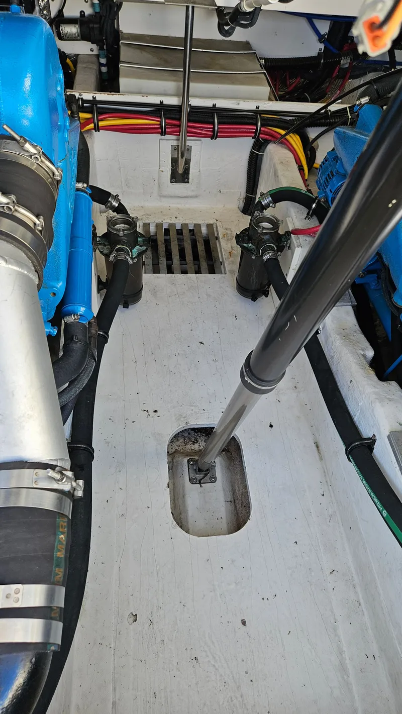 Slide: The Image of Engine compartment of 2006 Tiara Yachts 2900 Coronet. - 21