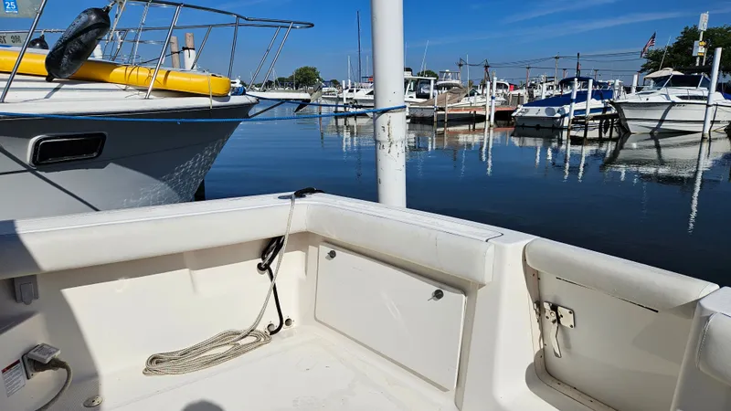 Slide: The Image of Tiara Yachts 2900 Coronet 2006 in harbor, sunny day. - 6