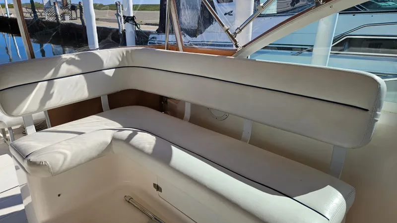Slide: The Image of Interior of 2006 Tiara Yachts 2900 Coronet with white upholstery. - 8