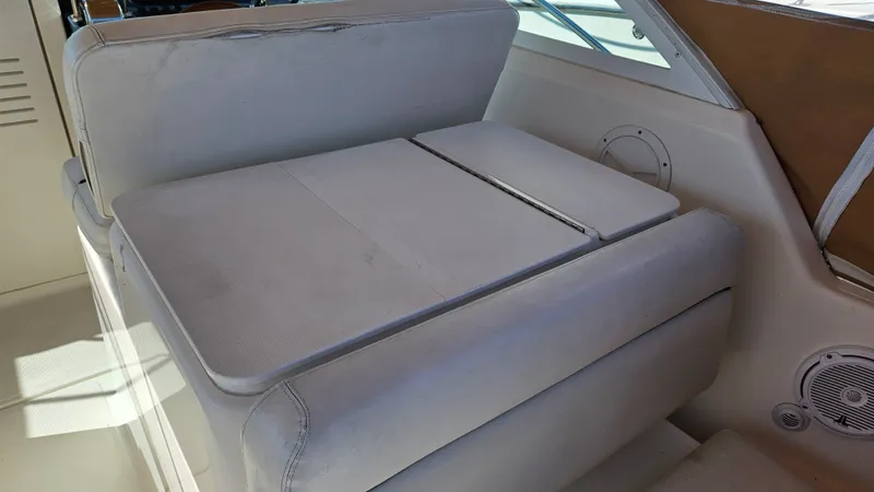 Slide: The Image of Interior of 2006 Tiara Yachts 2900 Coronet with seating area. - 9