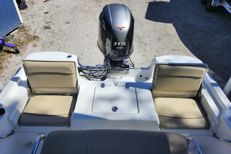Slide: The Image of 2020 NauticStar 195 NauticBay boat with Yamaha 115 engine, beige seating. - 23