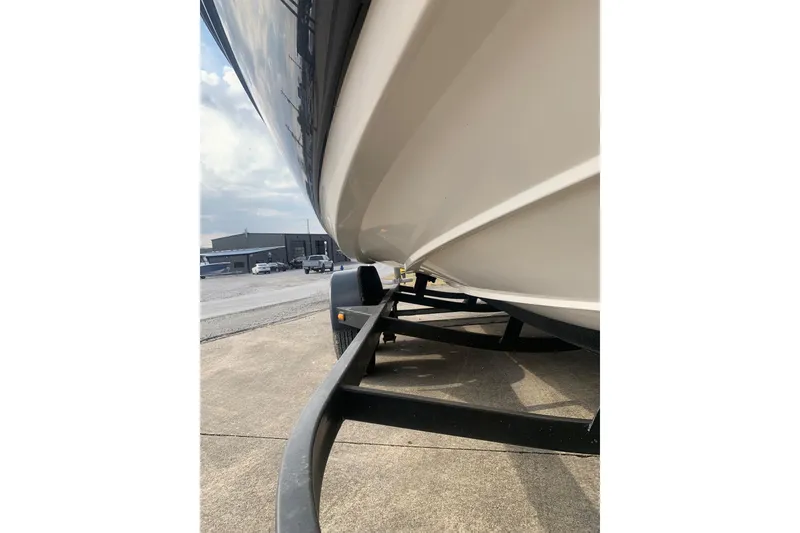 Slide: The Image of 2004 Yamaha Boats AR230 on trailer, side view under clear sky. - 18