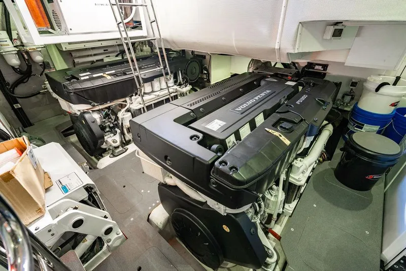 Slide: The Image of Absolute 64 Navetta 2023 - 70