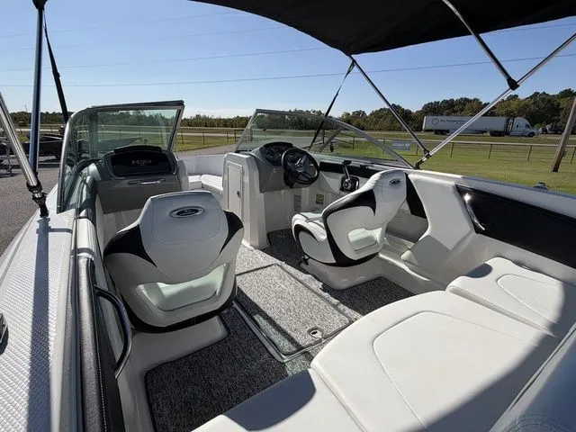 Slide: The Image of Chaparral H2O 19 DELUXE 2018 - 8