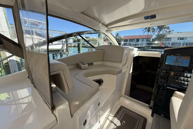 Slide: The Image of 2014 Pursuit F350 - Helm - 10