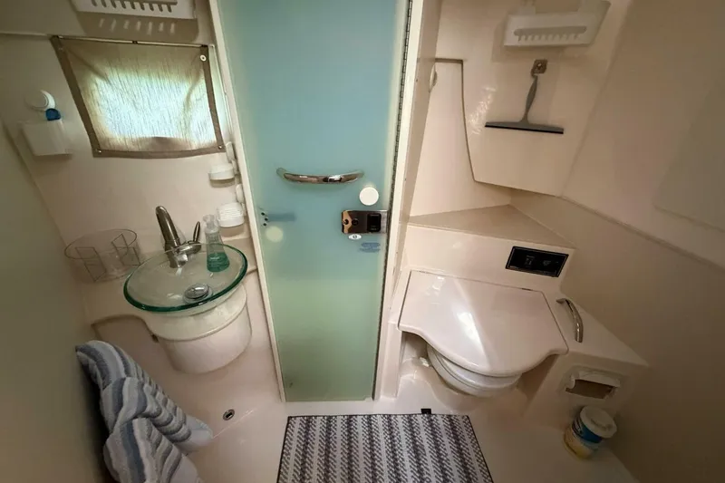 Slide: The Image of 2014 Pursuit F350 - Head - 17