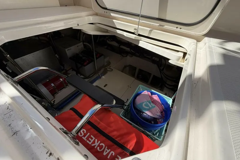 Slide: The Image of 2014 Pursuit F350 - Engine Room - 24