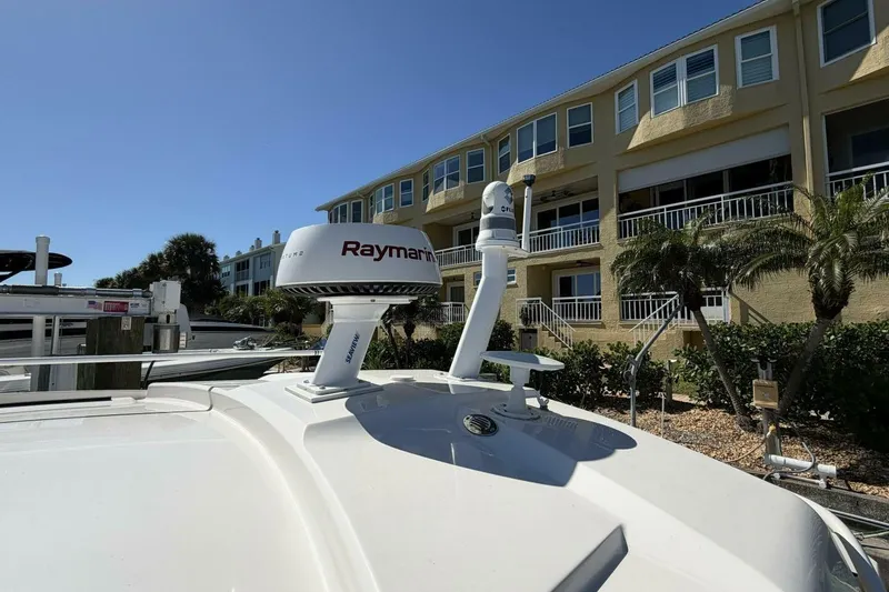 Slide: The Image of 2014 Pursuit F350 - 25