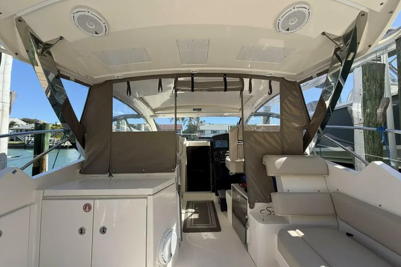 Slide: The Image of 2014 Pursuit F350 - Helm - 6