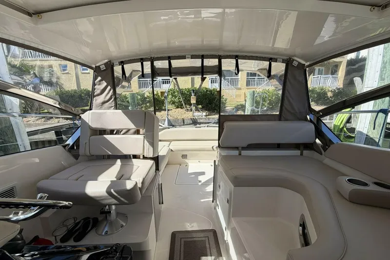 Slide: The Image of 2014 Pursuit F350 - Helm - 9