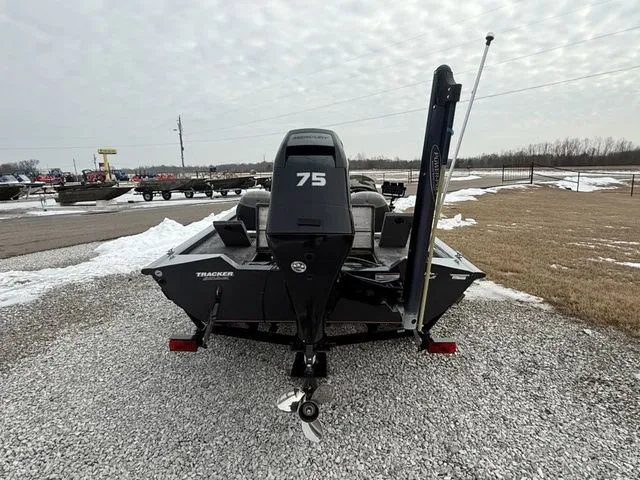 Slide: The Image of Tracker 175 2014 - 4