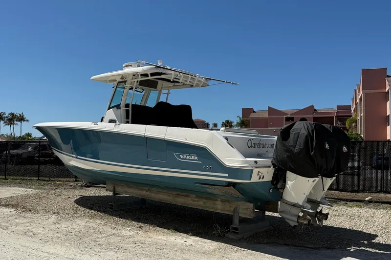 Slide: The Image of Boston Whaler 330 Outrage 2018 - 2