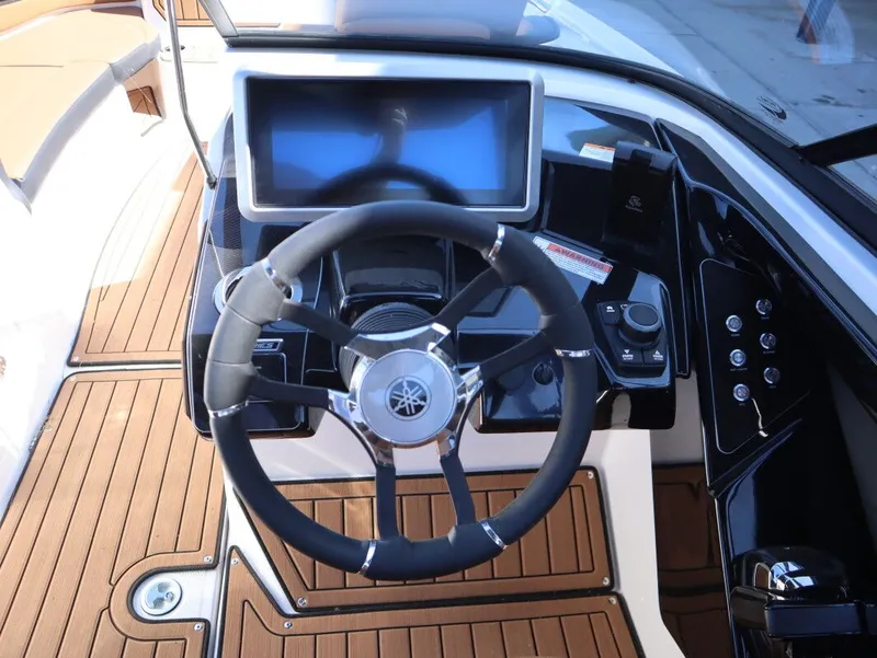 Slide: The Image of Yamaha Boats 252SE 2026 helm with modern display. - 11