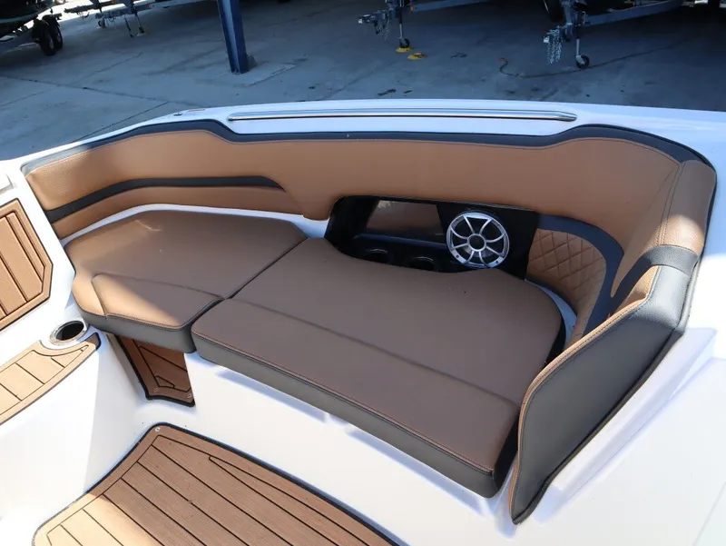 Slide: The Image of Interior of 2026 Yamaha Boats 252SE with brown upholstery. - 16