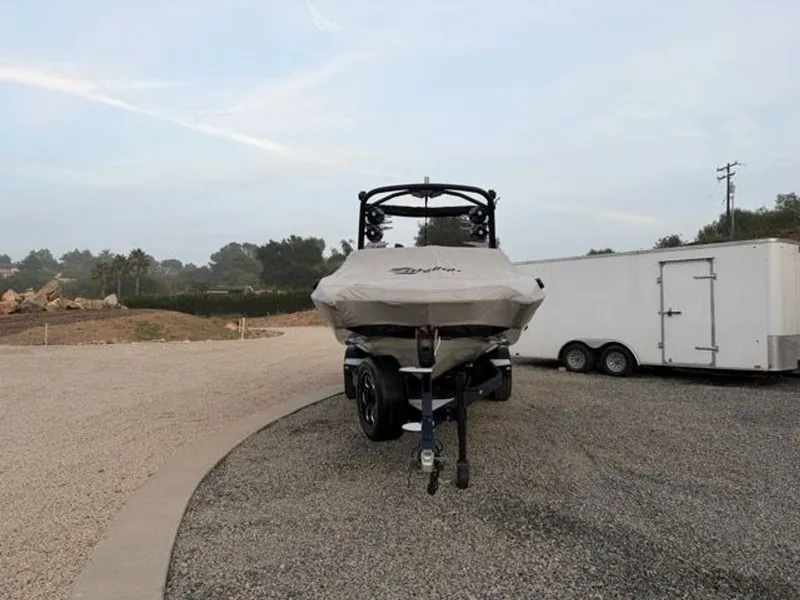Slide: The Image of Malibu Wakesetter 24 MXZ 2022 - 10