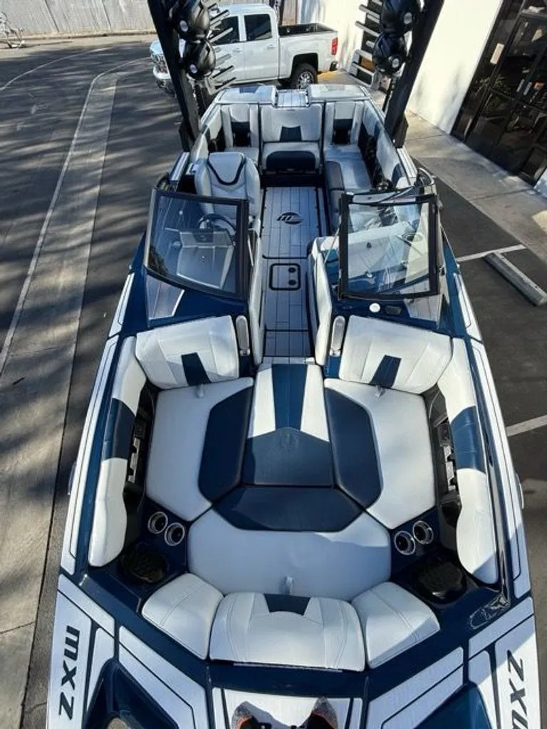 Slide: The Image of Malibu Wakesetter 24 MXZ 2022 - 3