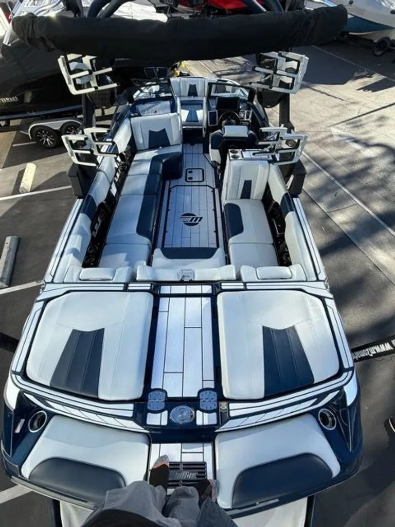 Slide: The Image of Malibu Wakesetter 24 MXZ 2022 - 4