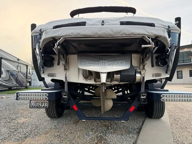 Slide: The Image of Malibu Wakesetter 24 MXZ 2022 - 11