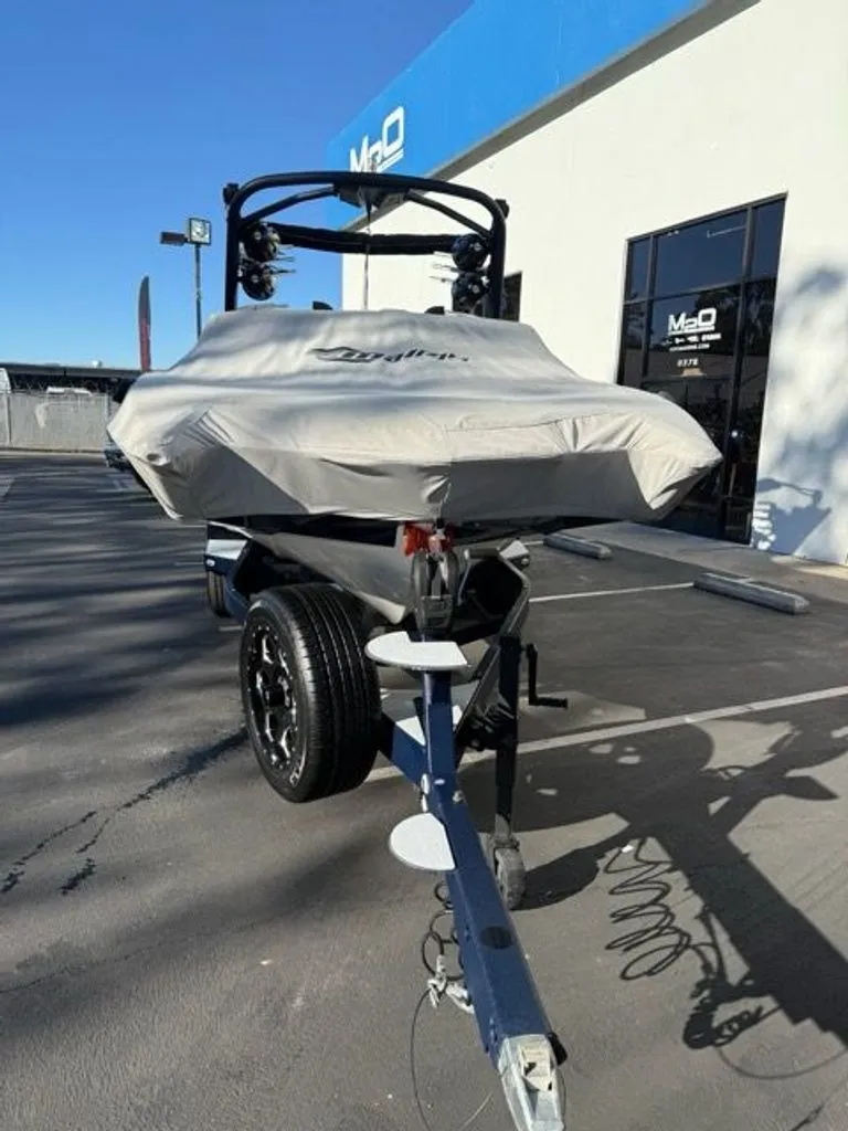 Slide: The Image of Malibu Wakesetter 24 MXZ 2022 - 8
