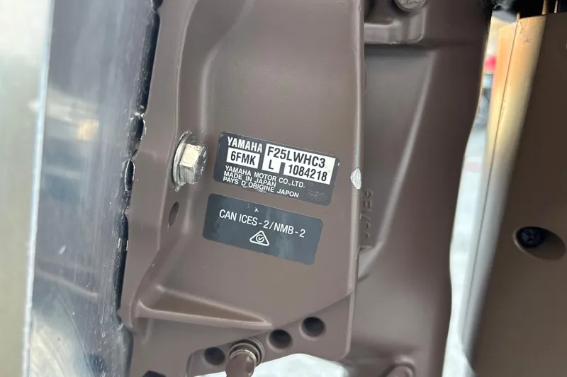 Slide: The Image of Close-up of Yamaha motor label on 2025 G3 Gator Tough 1652 VBW boat. - 18