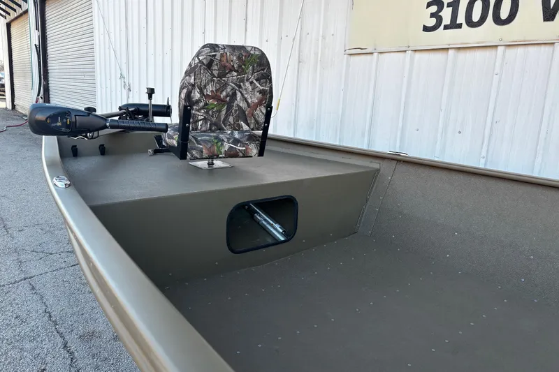 Slide: The Image of 2025 G3 Gator Tough 1652 VBW boat with camo seat and trolling motor. - 56