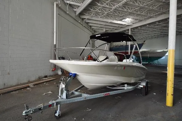 Slide: The Image of Boston Whaler Super Sport 17 2014 - 6